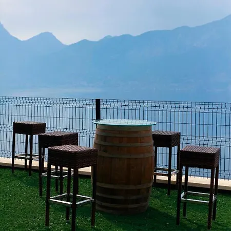 Le Terrazze Sul Garda Relais مكان تخييم Biaza