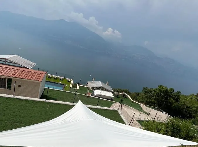 Campeggio Le Terrazze Sul Garda Relais *