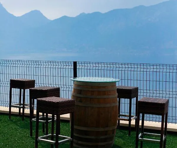 Le Terrazze Sul Garda Relais Campeggio Biaza